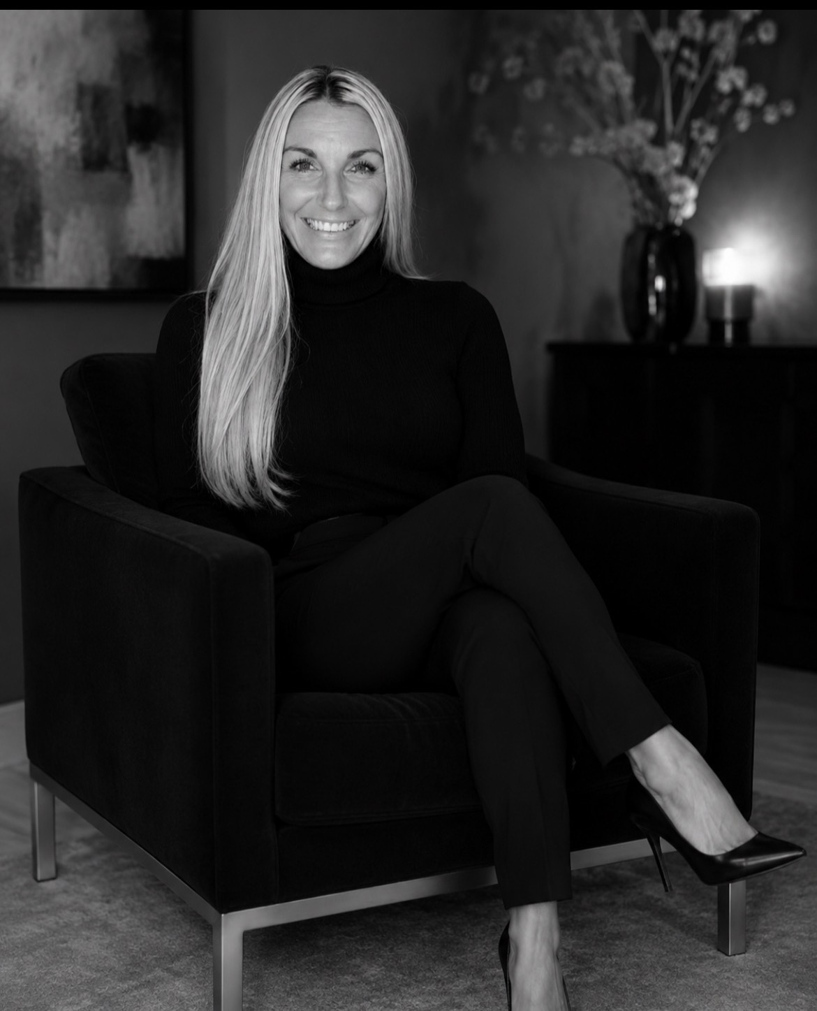 Karinna Seidenfaden siddende i en stol